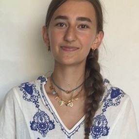 Ambre, Babysitter à Halluin