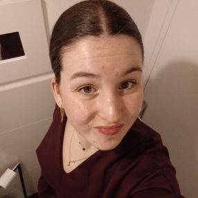 Léane, Babysitter à Loos