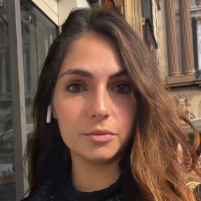 Samantha, Babysitter à Suresnes