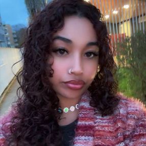 Khelia, Babysitter à Champigny-sur-Marne