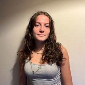 Leonie, Babysitter in Angers