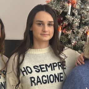 Chloe, Babysitter à Mérignac