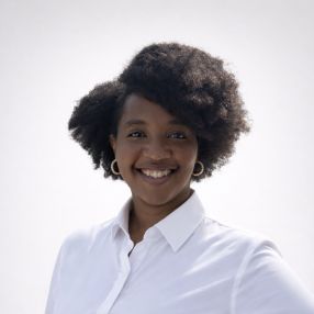 Assmina, Babysitter à Thiais