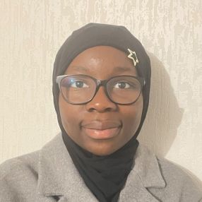 Haïcha, Babysitter à Étampes