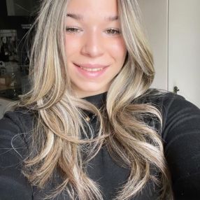 Nina, Babysitter in Pezens