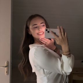 Eva, Babysitter in Châteaubourg