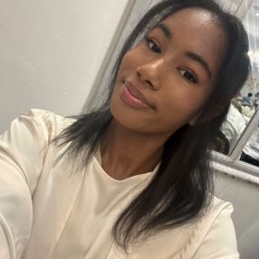 Aaliya, Babysitter à Issy-les-Moulineaux