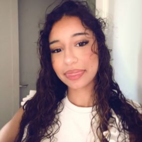 Naila, Babysitter à Besançon