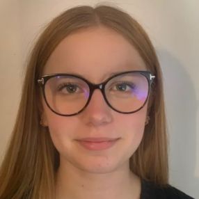 Zélie, Babysitter à Étampes