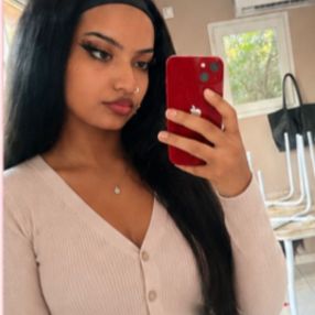 Salma, Babysitter à Perpignan