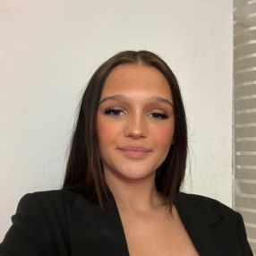 Chloe, Babysitter à Tourcoing