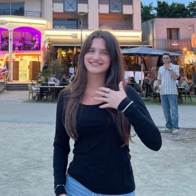 Chloé, Babysitter in Châtillon