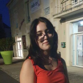 Lola, Babysitter à Poitiers