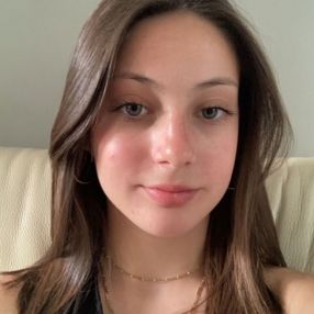 Anna, Babysitter à Reims