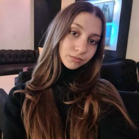 Victoria, Babysitter in Nice