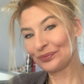 Angèle, Babysitter in Le Havre