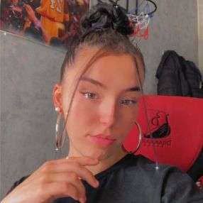 Justine, Babysitter à Lucé