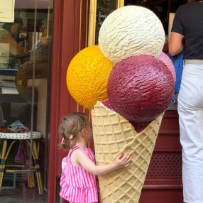 Olesya, Famille à Paris