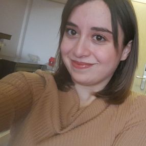 Kamelia, Babysitter in Lille