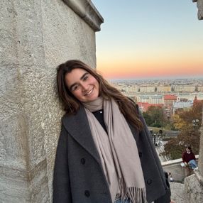 Anna Lis, Babysitter à Lyon