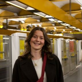 Prunelle, Babysitter in Grenoble