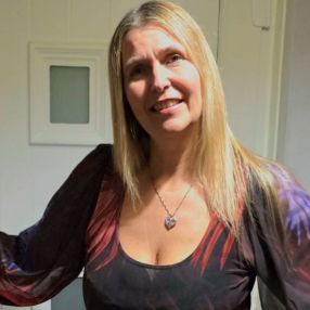 Susan, Babysitter in Bolton