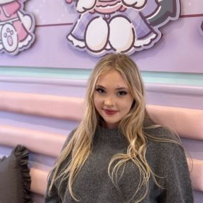 Chloe, Babysitter in Sidcup