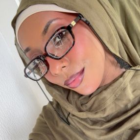Razane, Babysitter in Dundee
