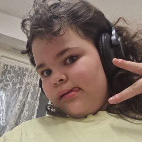 Mia, Babysitter in West Midlands