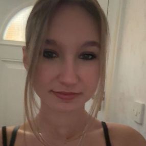 Sabina, Babysitter in Surrey