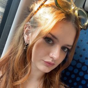 Chloe, Babysitter in St Helens