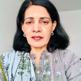 Sakina, Babysitter in Walsall