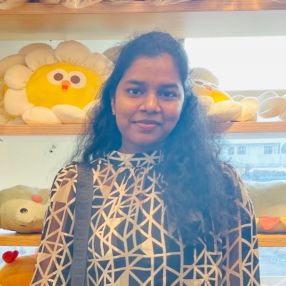 Kuruganti, Babysitter in Hatfield