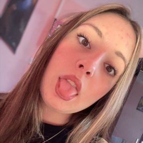 Keeley, Babysitter in Folkestone