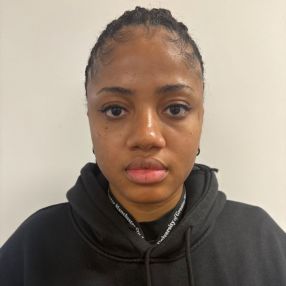 Shallom, Babysitter in Bolton