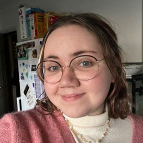 Lucy, Babysitter in Swansea