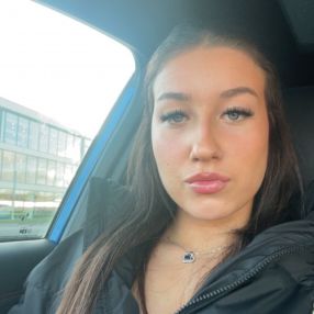 Amy, Babysitter in Stretford