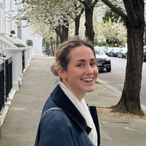 Lola, Babysitter in Greater London