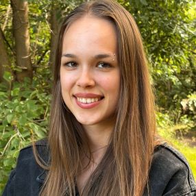 Rebeka, Babysitter in London