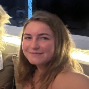 Suzanne, Babysitter in Exeter