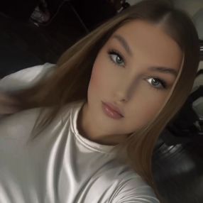 Holly, Babysitter in Kent