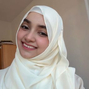 Iffat Mukarramah, Babysitter in London