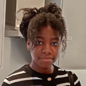 Rhema, Babysitter in Bedford