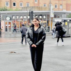 Harsimrat, Babysitter in Luton
