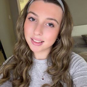 Ella, Babysitter in Surrey
