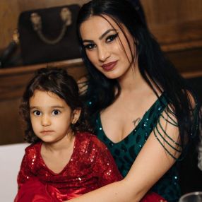 Alexandra, Family in Greater London