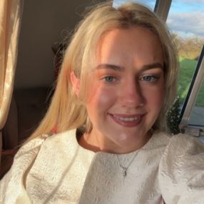Chloe, Babysitter in Monaghan