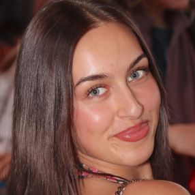 Angelina, Babysitter in Clane