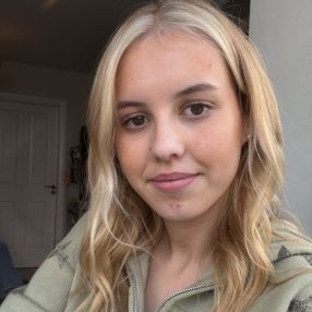 Georgia, Babysitter in Swords