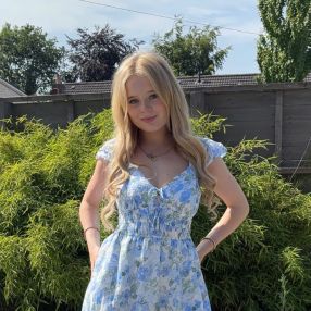 Jade, Babysitter in Leixlip